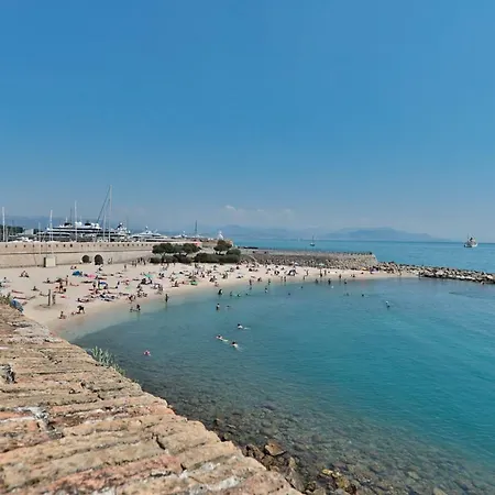 Les Toits Du Vieil Antibes