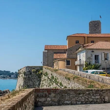 Les Toits Du Vieil