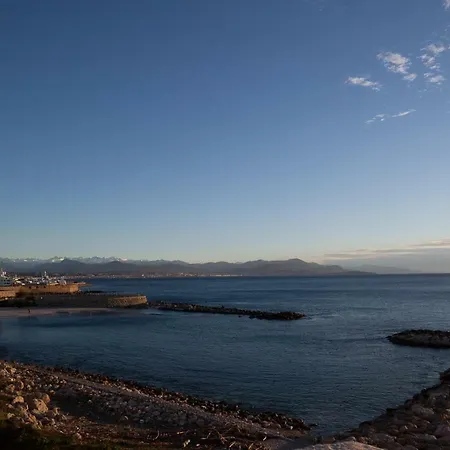 Les Toits Du Vieil * Antibes